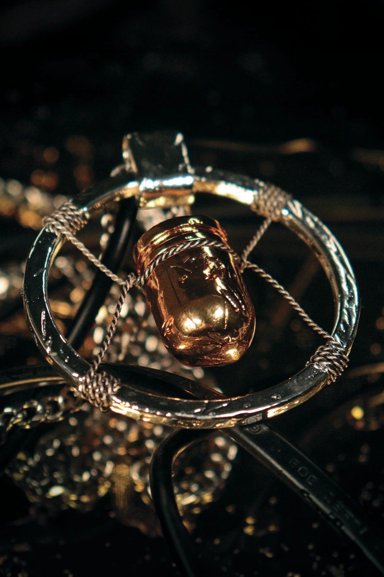 CYBERPUNK 2077 V'S BULLET NECKLACE PRECIOUS METAL EDITION - Image 2