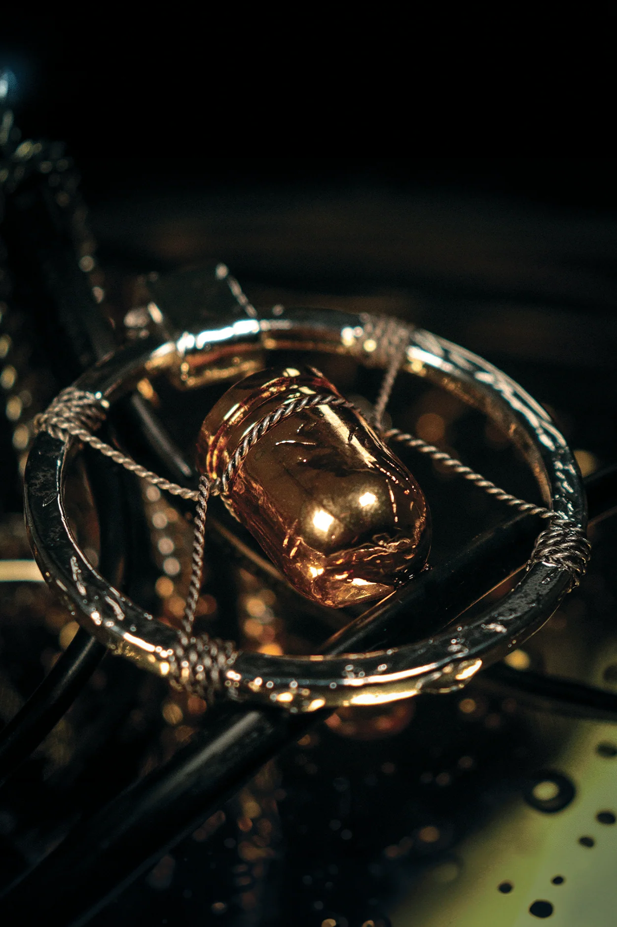 CYBERPUNK 2077 V'S BULLET NECKLACE PRECIOUS METAL EDITION - Image 3