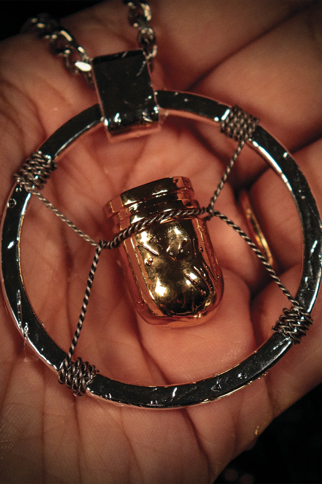 CYBERPUNK 2077 V'S BULLET NECKLACE PRECIOUS METAL EDITION - Image 5